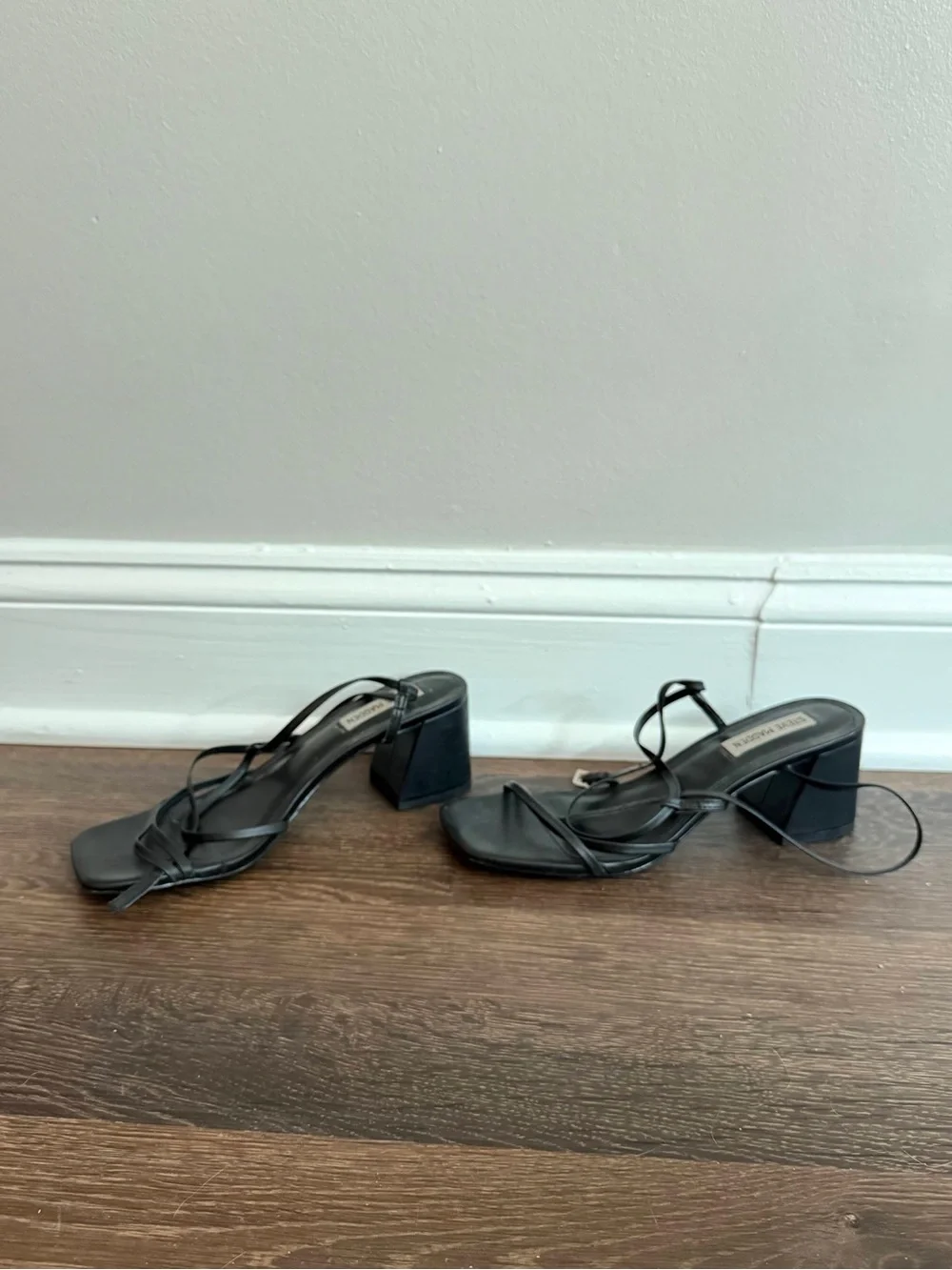 Steve Madden sleek strappy